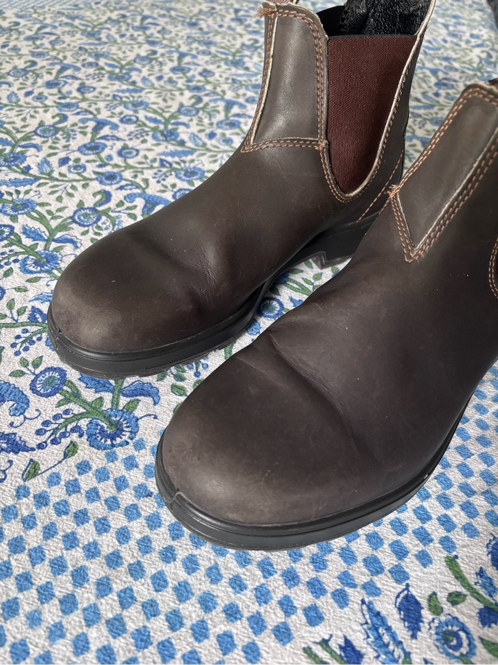Blundstone Brown Chelsea Slip-On Boots - Picture 4 of 11